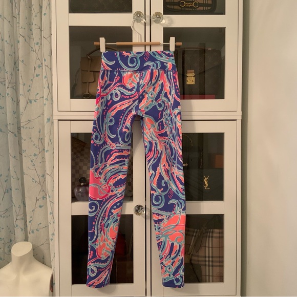 Lilly Pulitzer Luxletic Weekender Legging - Picture 4 of 9